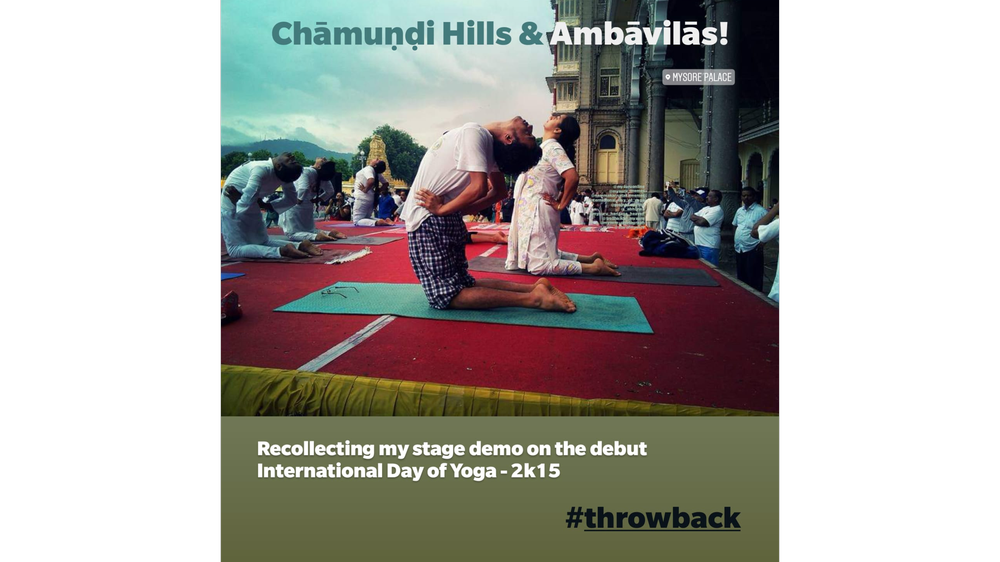Āsana demonstration at Ambāvilās Palace in Mysuru